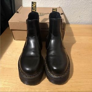 Dr. Marten Chelsea boots platform